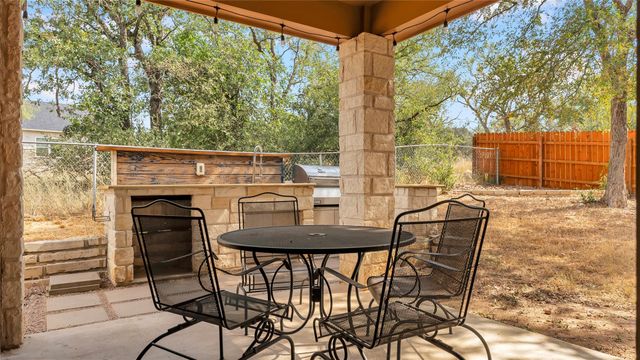 122 Eagle Point DR, Kingsland, TX 78639