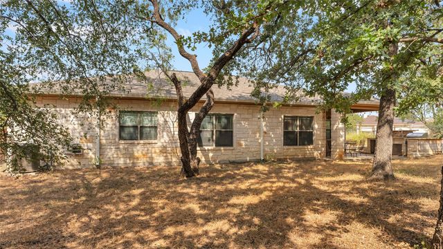 122 Eagle Point DR, Kingsland, TX 78639