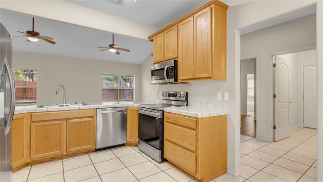 122 Eagle Point DR, Kingsland, TX 78639