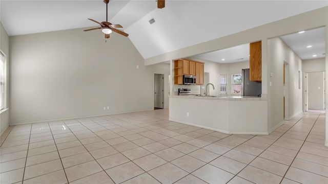 122 Eagle Point DR, Kingsland, TX 78639