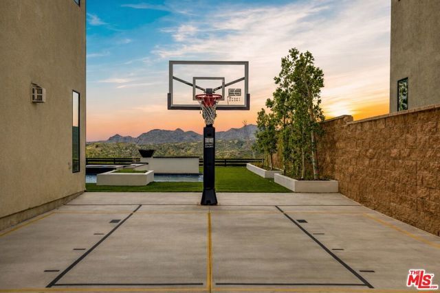 12509 N Saddle Court, Porter Ranch (los Angeles), CA 91326