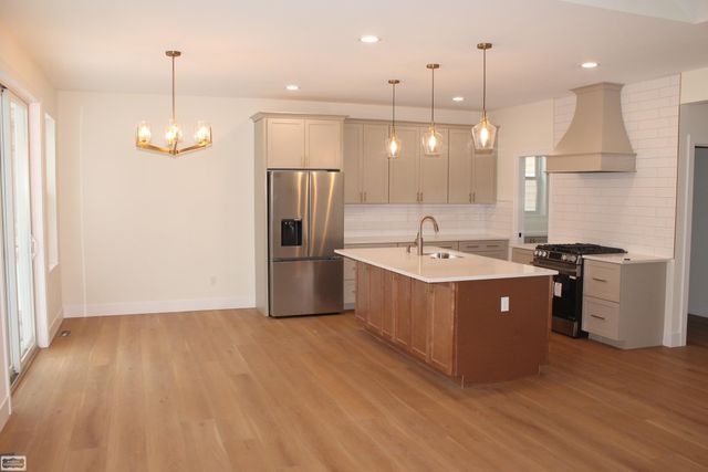 39105 Chart Street, Harrison Twp, MI 48045