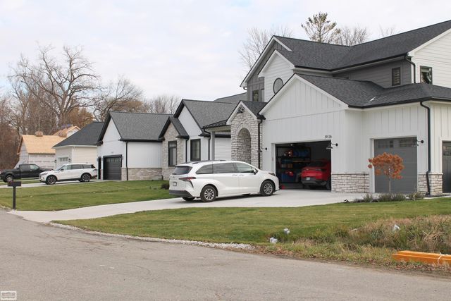 39105 Chart Street, Harrison Twp, MI 48045