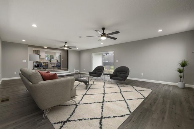 3112 S B St, Stockton, CA 95206