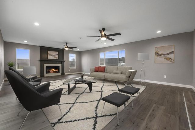 3112 S B St, Stockton, CA 95206