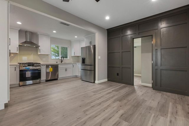 3112 S B St, Stockton, CA 95206