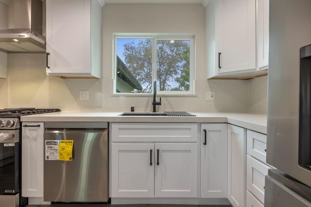 3112 S B St, Stockton, CA 95206