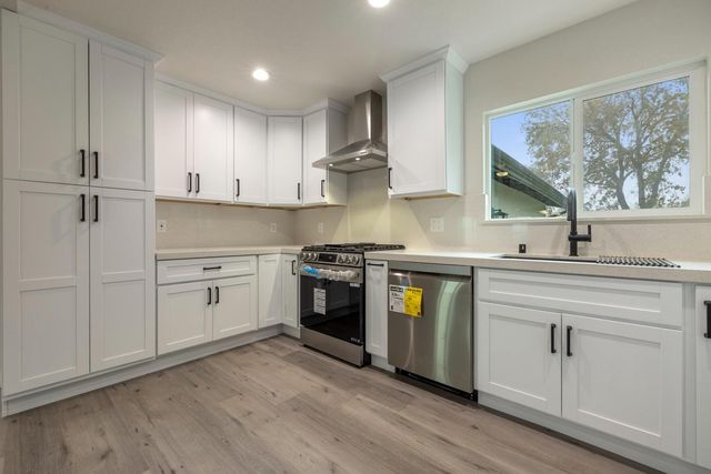 3112 S B St, Stockton, CA 95206