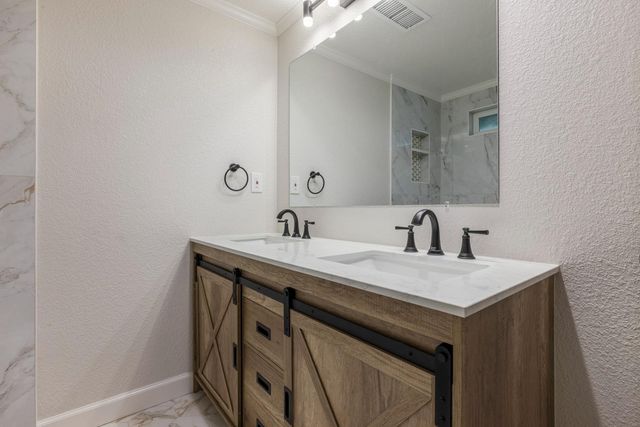 3112 S B St, Stockton, CA 95206