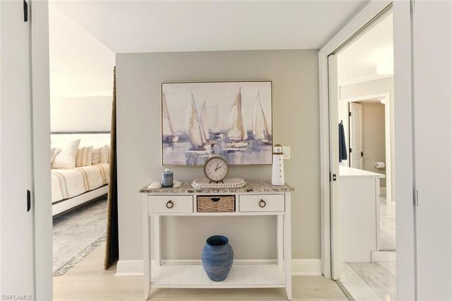 9103 Vanderbilt DR # 2, Naples, FL 34108