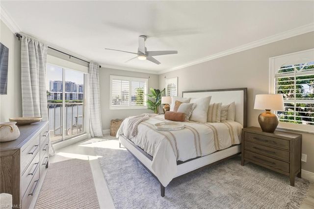 9103 Vanderbilt DR # 2, Naples, FL 34108