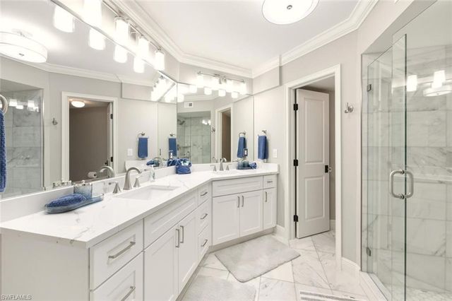 9103 Vanderbilt DR # 2, Naples, FL 34108