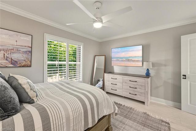 9103 Vanderbilt DR # 2, Naples, FL 34108