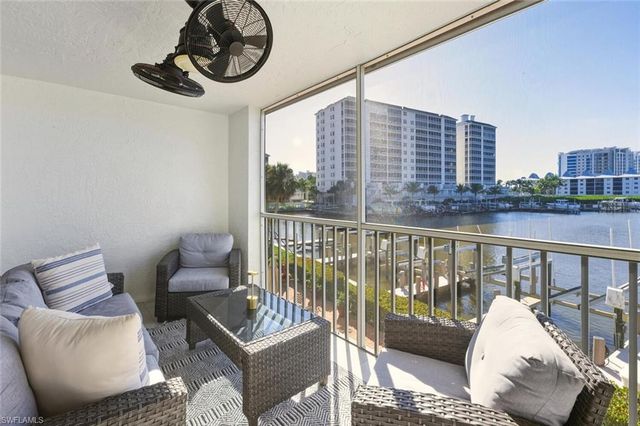 9103 Vanderbilt DR # 2, Naples, FL 34108