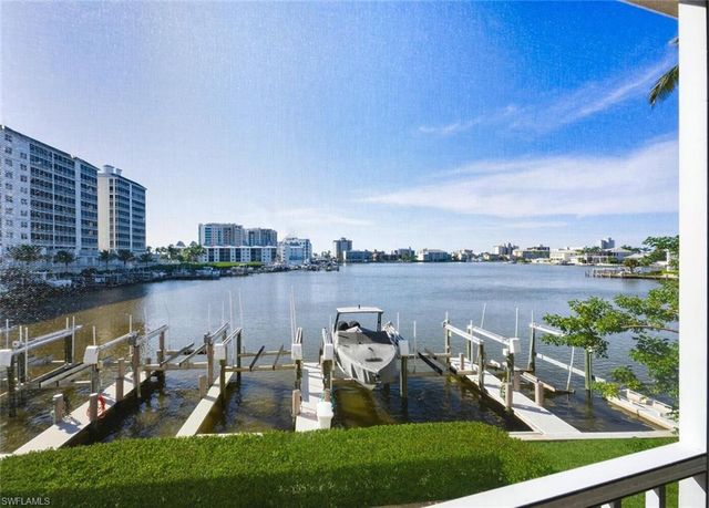 9103 Vanderbilt DR # 2, Naples, FL 34108