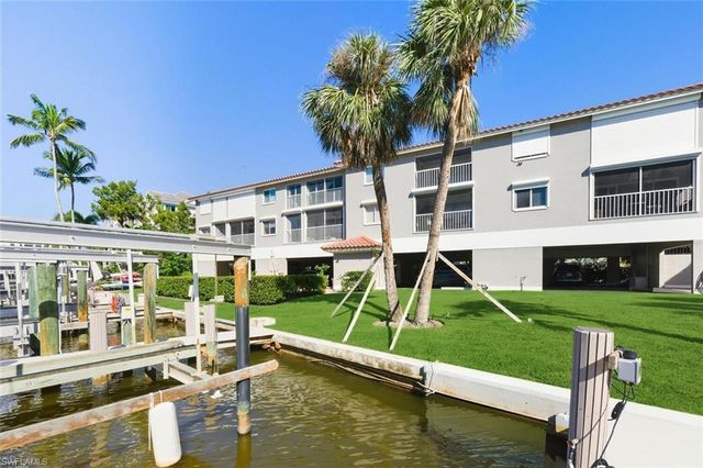 9103 Vanderbilt DR # 2, Naples, FL 34108