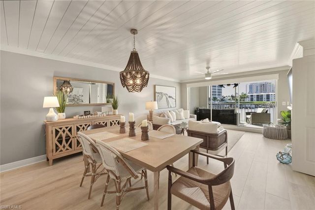 9103 Vanderbilt DR # 2, Naples, FL 34108