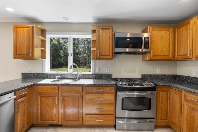 12 S Sandwich Rd, Sandwich, MA 02563
