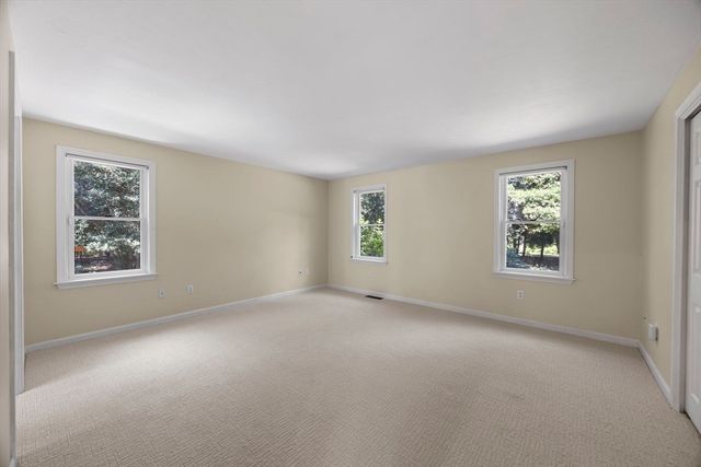 12 S Sandwich Rd, Sandwich, MA 02563