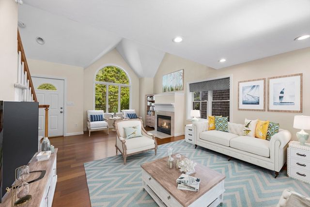 12 S Sandwich Rd, Sandwich, MA 02563