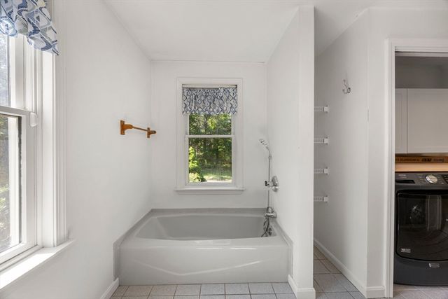 12 S Sandwich Rd, Sandwich, MA 02563