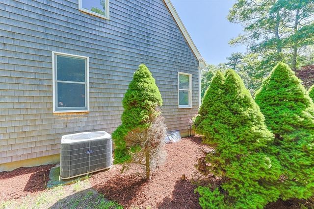 12 S Sandwich Rd, Sandwich, MA 02563