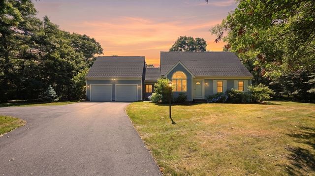 12 S Sandwich Rd, Sandwich, MA 02563