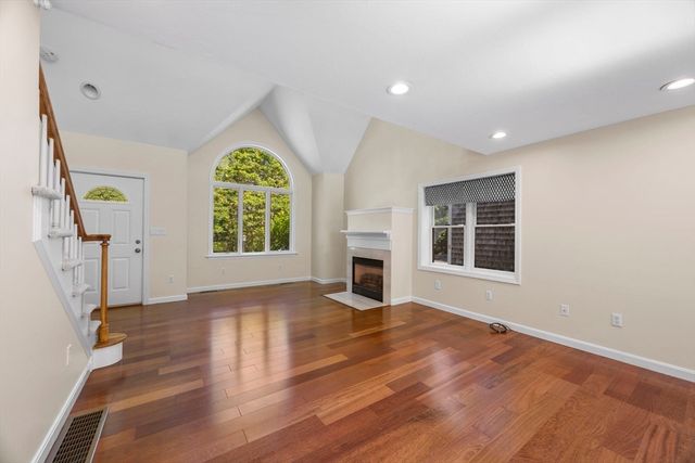 12 S Sandwich Rd, Sandwich, MA 02563