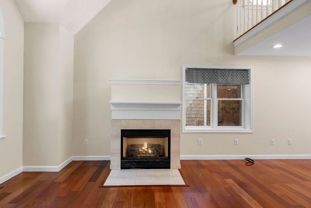 12 S Sandwich Rd, Sandwich, MA 02563