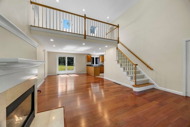 12 S Sandwich Rd, Sandwich, MA 02563