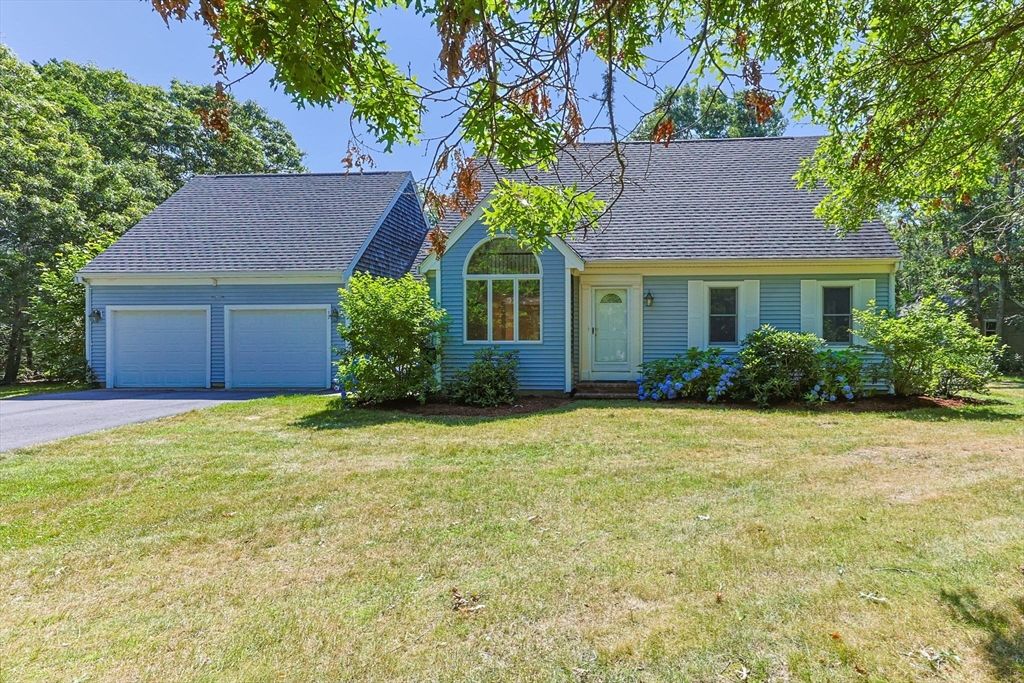 12 S Sandwich Rd, Sandwich, MA 02563