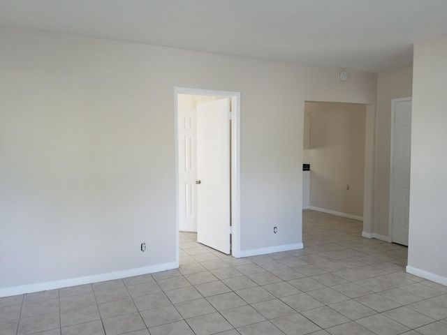 300 SW 10TH Avenue, Fort Lauderdale, FL 33312