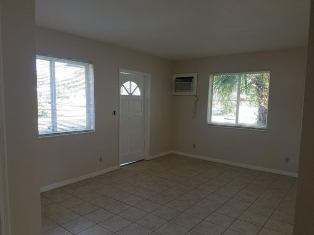 300 SW 10TH Avenue, Fort Lauderdale, FL 33312