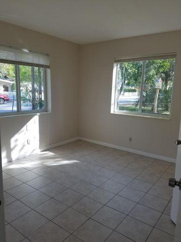 300 SW 10TH Avenue, Fort Lauderdale, FL 33312