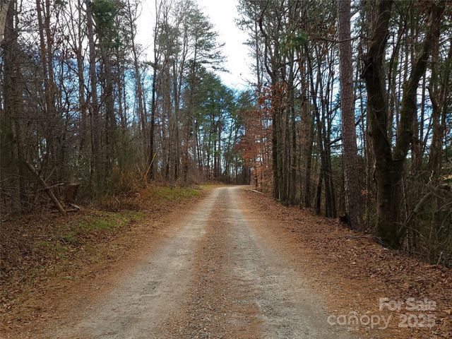 000 Skylark Lane 8, Tryon, NC 28782