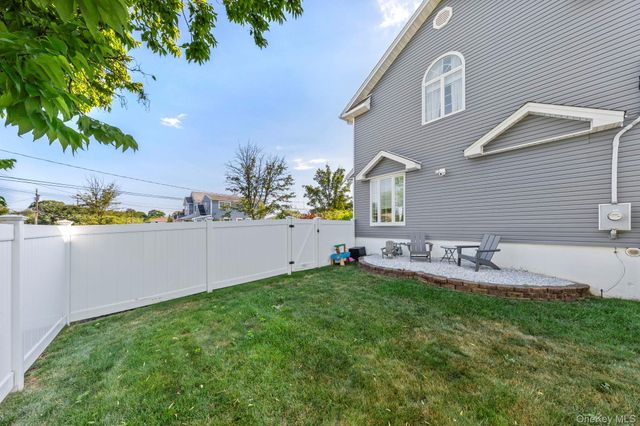 80 Central Boulevard, Merrick, NY 11566
