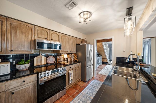 189 Private Road 638 42, Matagorda, TX 77457