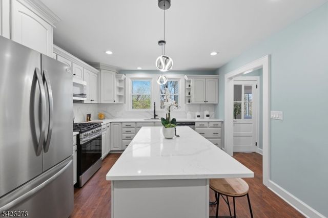 53 Brooklyn Rd, Stanhope Boro, NJ 07874