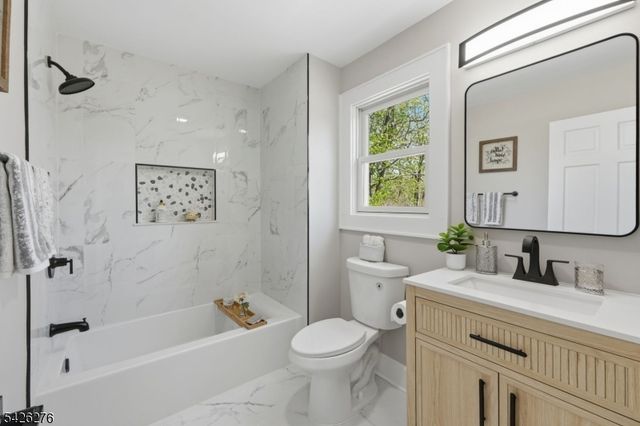 53 Brooklyn Rd, Stanhope Boro, NJ 07874