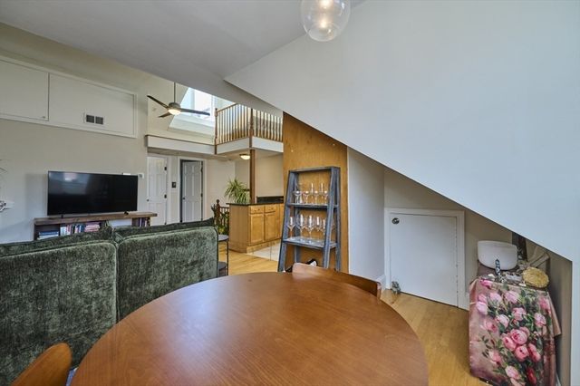 683 Massachusetts Ave. 5, Boston, MA 02118