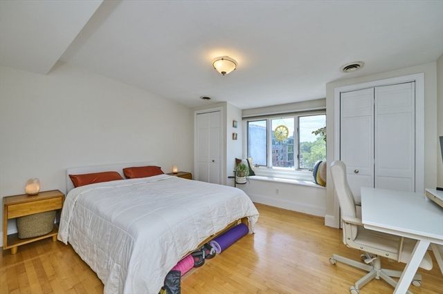 683 Massachusetts Ave. 5, Boston, MA 02118