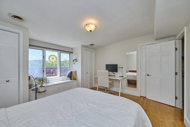 683 Massachusetts Ave. 5, Boston, MA 02118