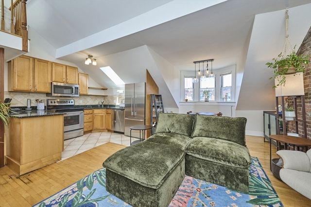 683 Massachusetts Ave. 5, Boston, MA 02118