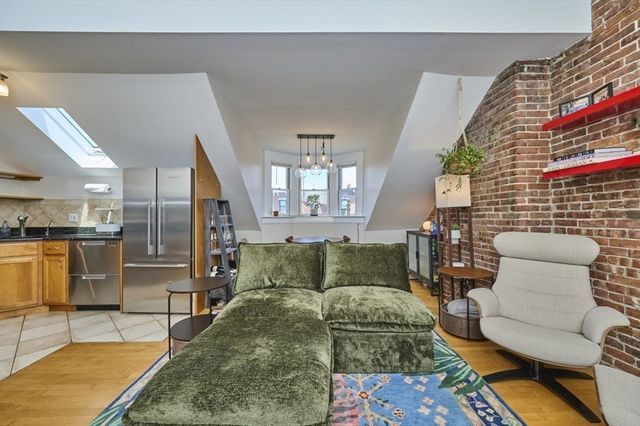 683 Massachusetts Ave. 5, Boston, MA 02118