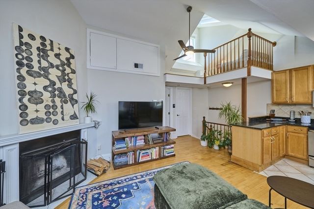 683 Massachusetts Ave. 5, Boston, MA 02118