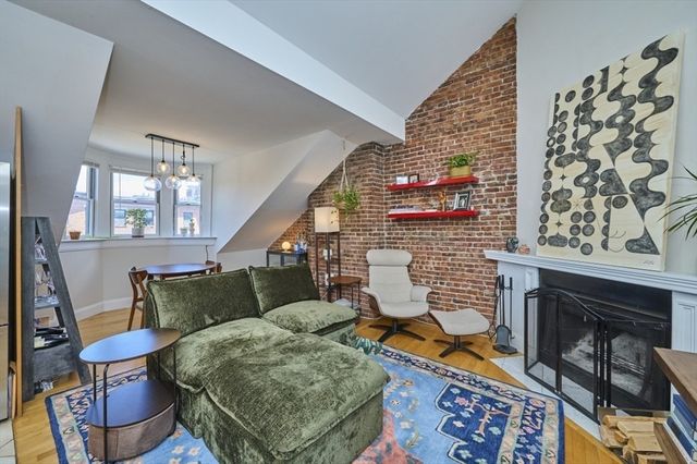 683 Massachusetts Ave. 5, Boston, MA 02118