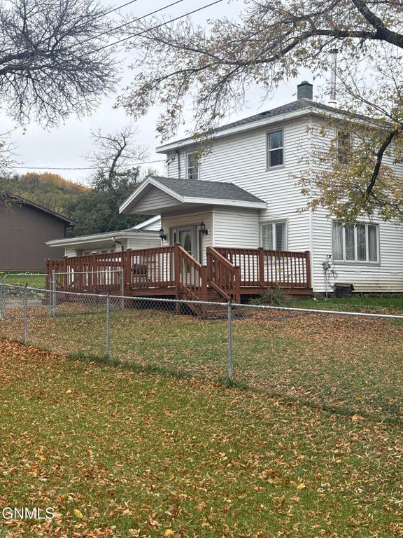 320 Wright Street S, Donnybrook, ND 58734 photo 2