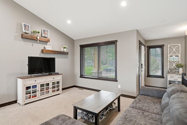 3911 Sunnydale Lane SE, Rochester, MN 55904