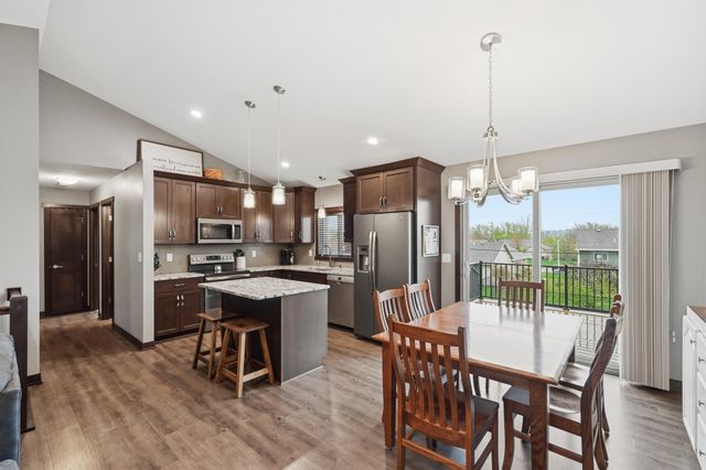 3911 Sunnydale Lane SE, Rochester, MN 55904