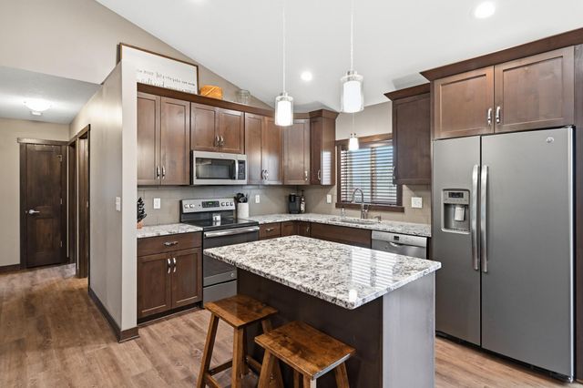 3911 Sunnydale Lane SE, Rochester, MN 55904